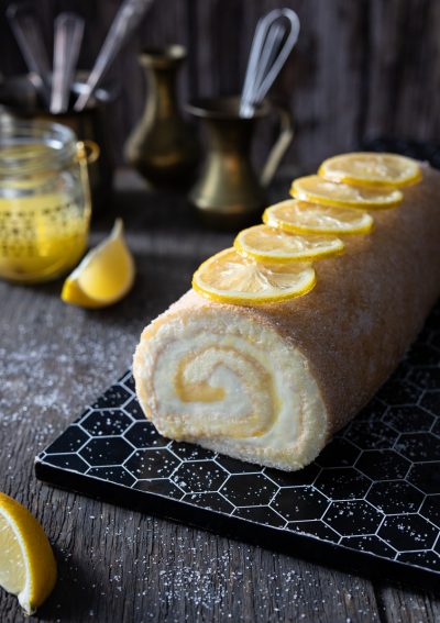 Swiss roll with cream cheese and lemon curd