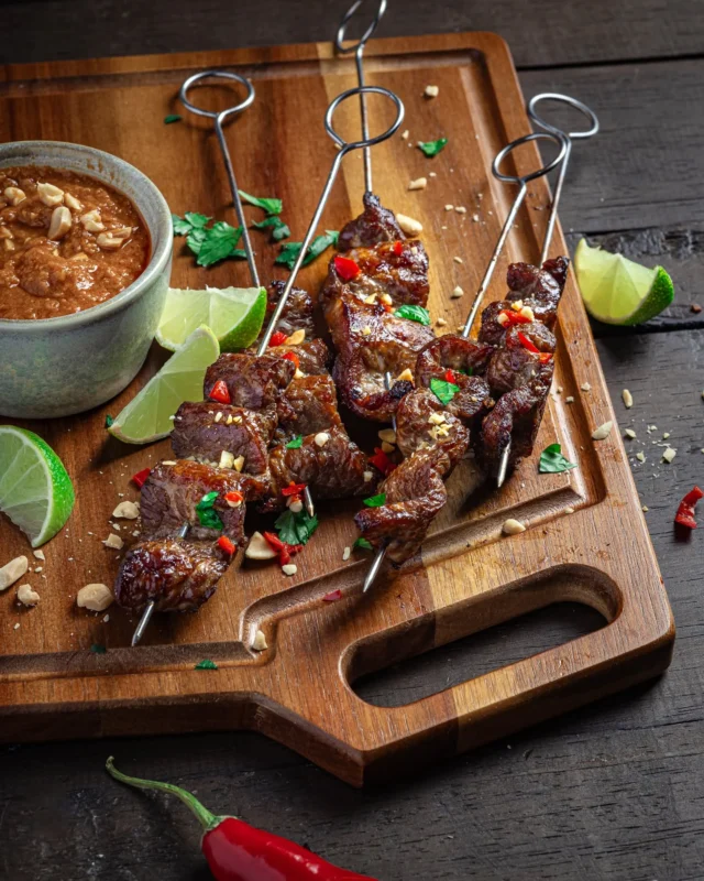 Why not cook a delicious steak a little differently? Cut it in thin strips, marinate for a few hours in sweet soy, peanut oil, lime juice, garlic and chilli, put it on skewers in a wave style fashion. BBQ and serve with satay sauce and fresh coriander. Hmmm, so good! Dinner idea? 😋
.
Photo and styling: @paddock2pixel
Shot for: @meltiquebeefaustralia1984
.
#steakphotography #satayskewers #indonesianfood #easyrecipe #marinatedbeef #satayayam #commercialphotographer #brandphotographer #cookbookphotographer #foodphotographeraustralia #eatdelicious #beef