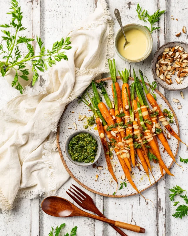 The underrated humble carrot... here in all its glory. 🥕🥕
Steamed, then served with carrot top pesto, a drizzle of tahini yoghurt and toasted almonds. So simple, so yum!
.
Happy Monday everyone! Stay healthy, and stay warm, for those of you in Australia. Been so cold this winter!!
.
#carrot #veganfood #eatyourvegetables #pesto #foodphotographyandstyling #benallaphotographer #foodstyling #freelancephotography #recipephotographer #eathealthybehealthy #vitamina