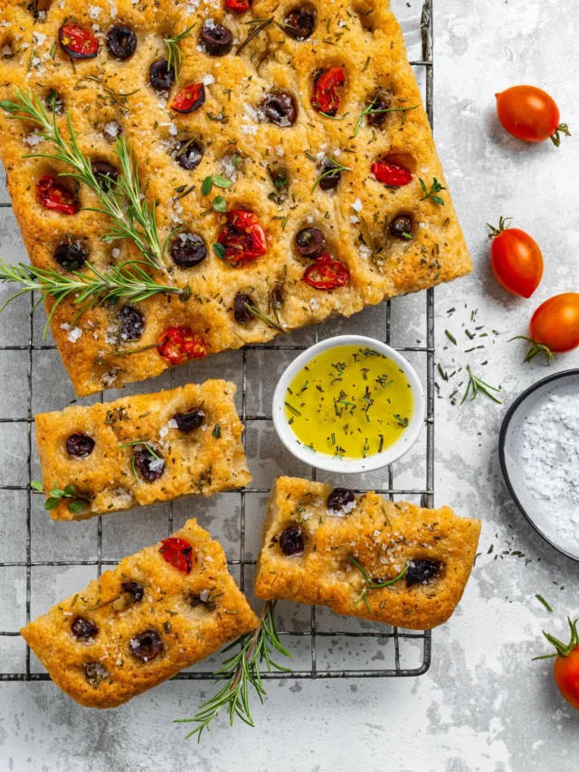 A classic focaccia with kalamata olives and cherry tomatoes. Sprinkled with rosemary and flaky sea salt, couldn't get any better!
The twist here is that it's completely gluten free! Shot and made for @wellandgoodfoods.
Wish I still had some to have for breakfast this morning!
.
#foodphotographeraustralia #glutenfreebaking #glutenfree #benallaphotographer #simplefood #foodstylist #foodphotographyandstyling #focaccia #bakersofinstagram #bakinglove #freelancephotographermelbourne