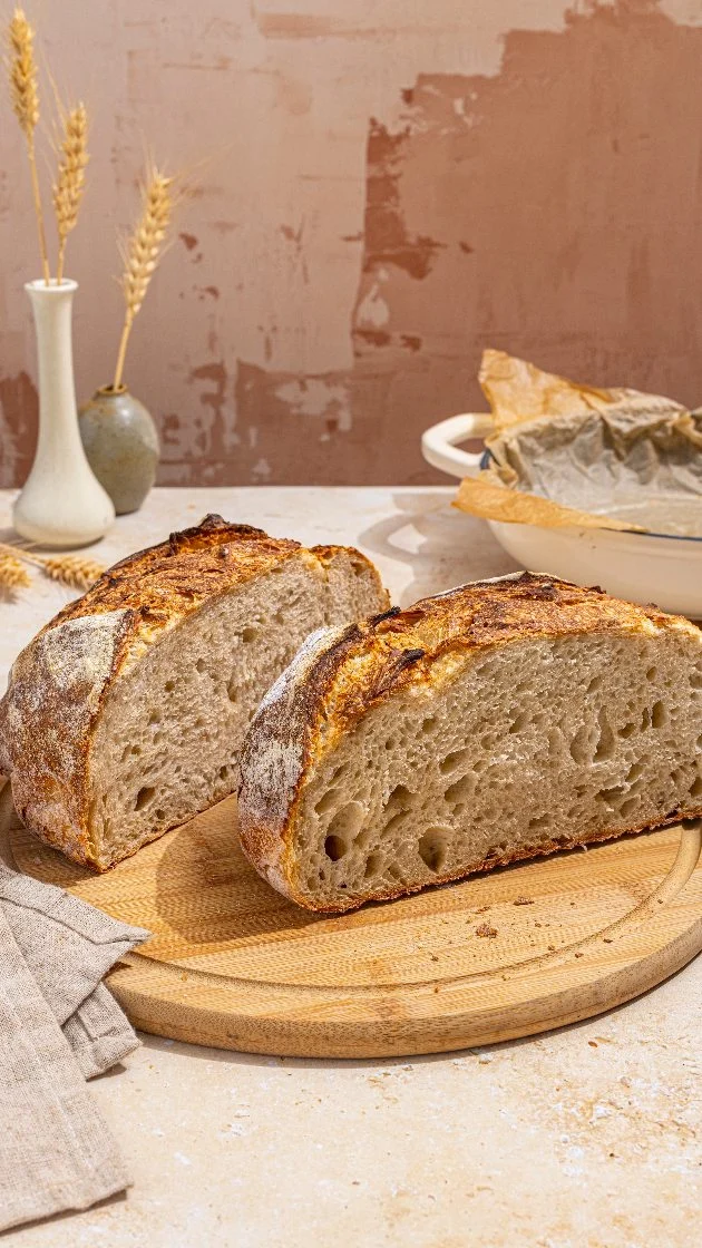 Who loves a good loaf of sourdough bread?! 🍞🥖 I've been on the journey of unlocking the secrets of homemade sourdough for almost 10 years now, and I still get excited every time the loaves come out of the oven! That crust, the fluffy crumb, the flavours!! 💕😋
.
So naturally I got very excited when i was asked by @sourdoughstarter.com.au to create a stop motion video with their starter kit. I love coming up with these little mini stories and bringing them to life 😃. Their starter was tripled and bubbly in under 30 minutes and I was off baking... so easy.
.
Story development, photography, styling, video edit and sound design by @paddock2pixel
.
#foodphotographeraustralia #stopmotionvideo #stopmotionanimation #sourdoughstarter #sourdough